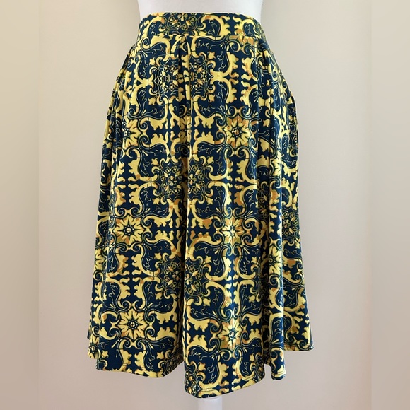 LuLaRoe Dresses & Skirts - Cute & Comfy Colorful Skirt (Yellow/Blue)